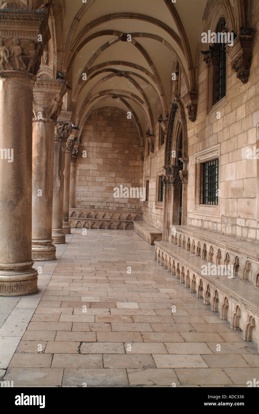 Vorderseite der Fürstenpalast in der alten Stadt von Dubrovnik-Kroatien Stockfoto