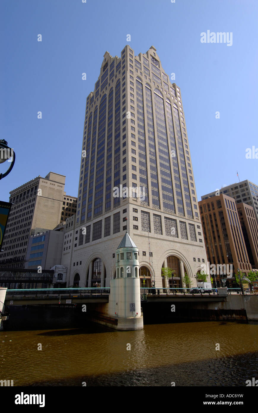 River Walk entlang des Milwaukee River in der Stadt Milwaukee Wisconsin WI USA Stockfoto