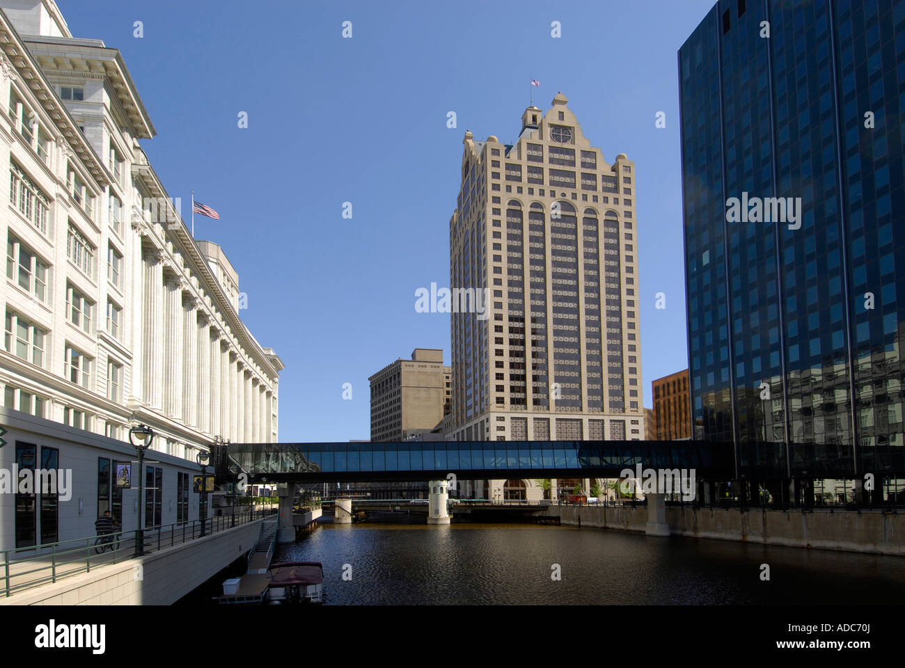 River Walk entlang des Milwaukee River in der Stadt Milwaukee Wisconsin WI USA Stockfoto