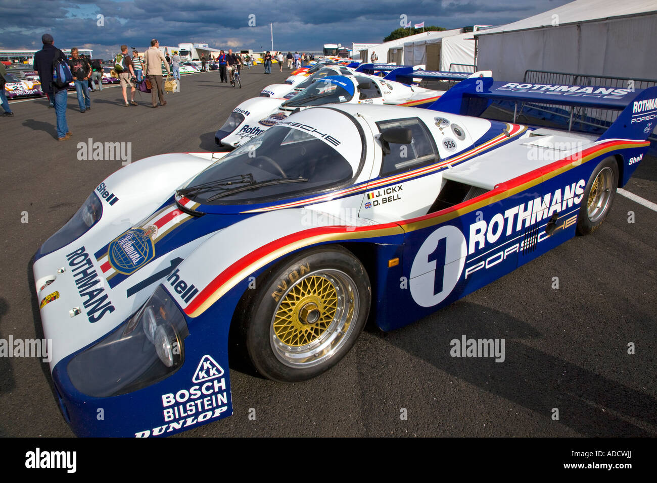 Lineup von klassischen Rothmans Porsche Rennen gewinnen Le Mans Autos Silverstone 2007 Stockfoto