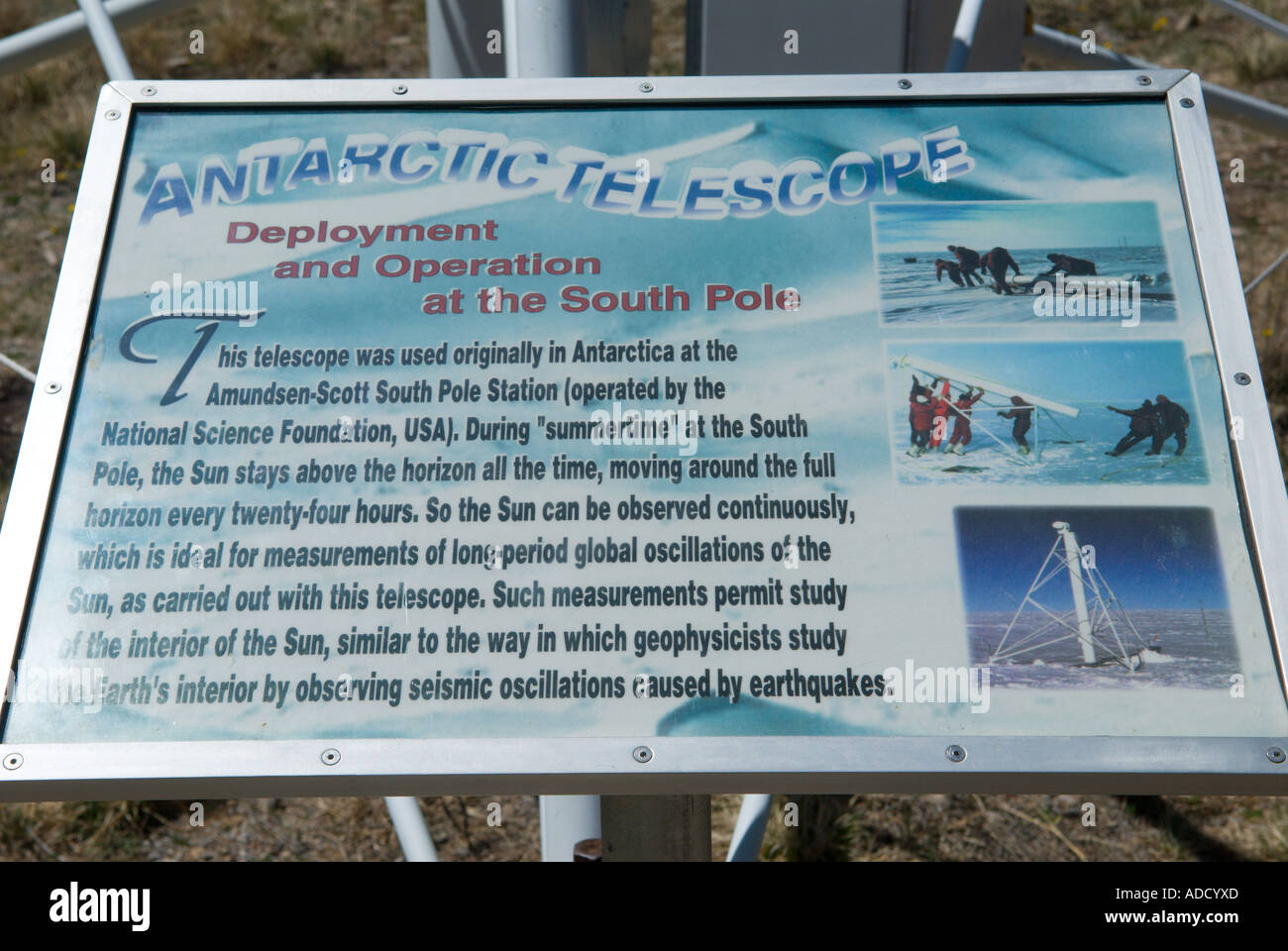 Hinweisschild für das Solar Telescope, die ursprünglich auf der Amundsen-Scott South Pole Station in der Antarktis Stockfoto