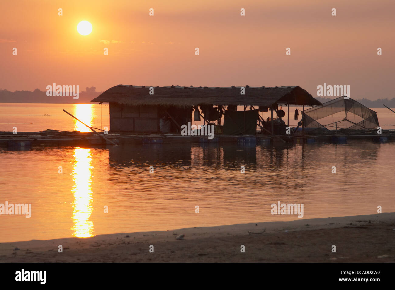 Fischzucht bei Sonnenuntergang Stockfoto