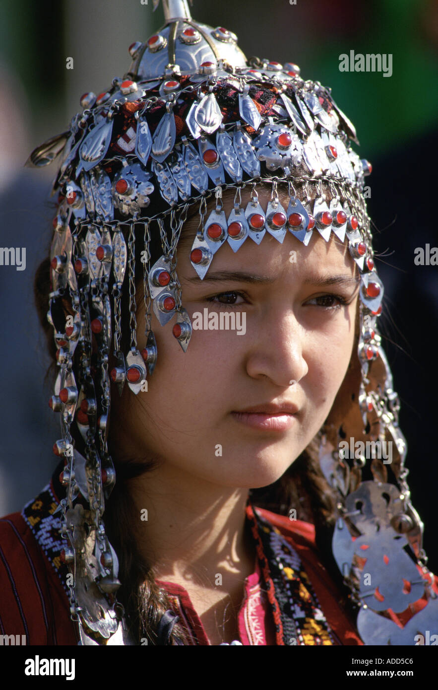 Junge Mädchen tragen Tracht Mary Turkmenistan Stockfoto