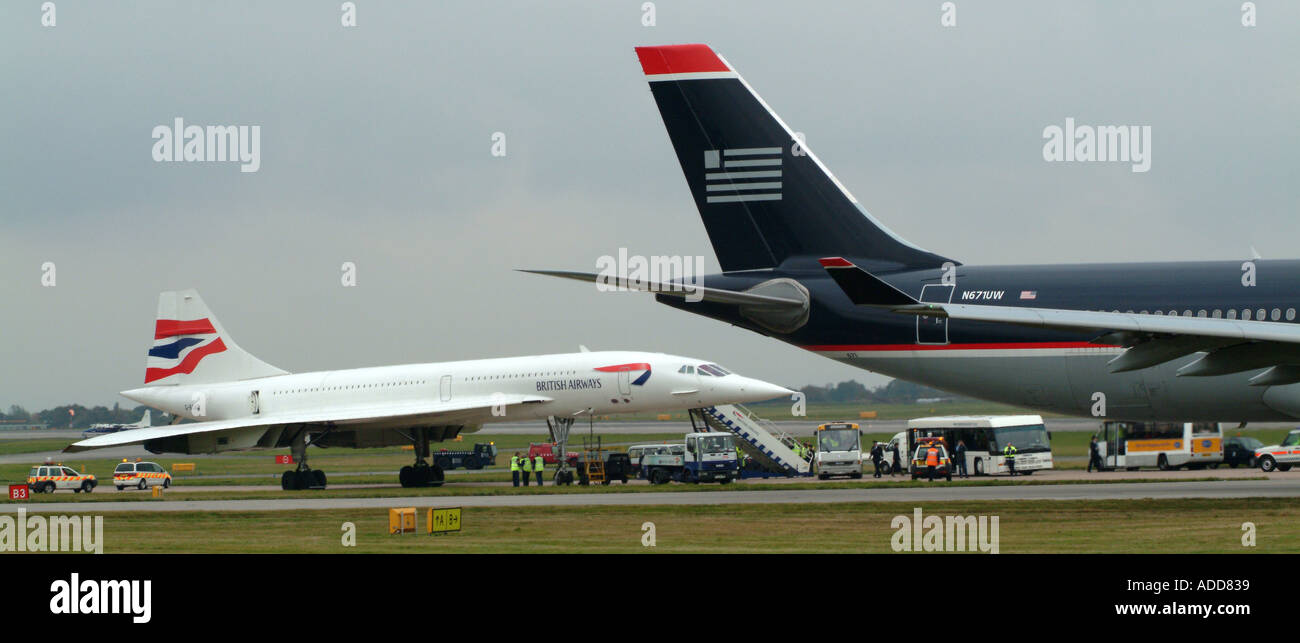 US Airways Airbus A330 ausziehen hinter Concorde bei Manchester Abschied von England Vereinigtes Königreich UK Stockfoto