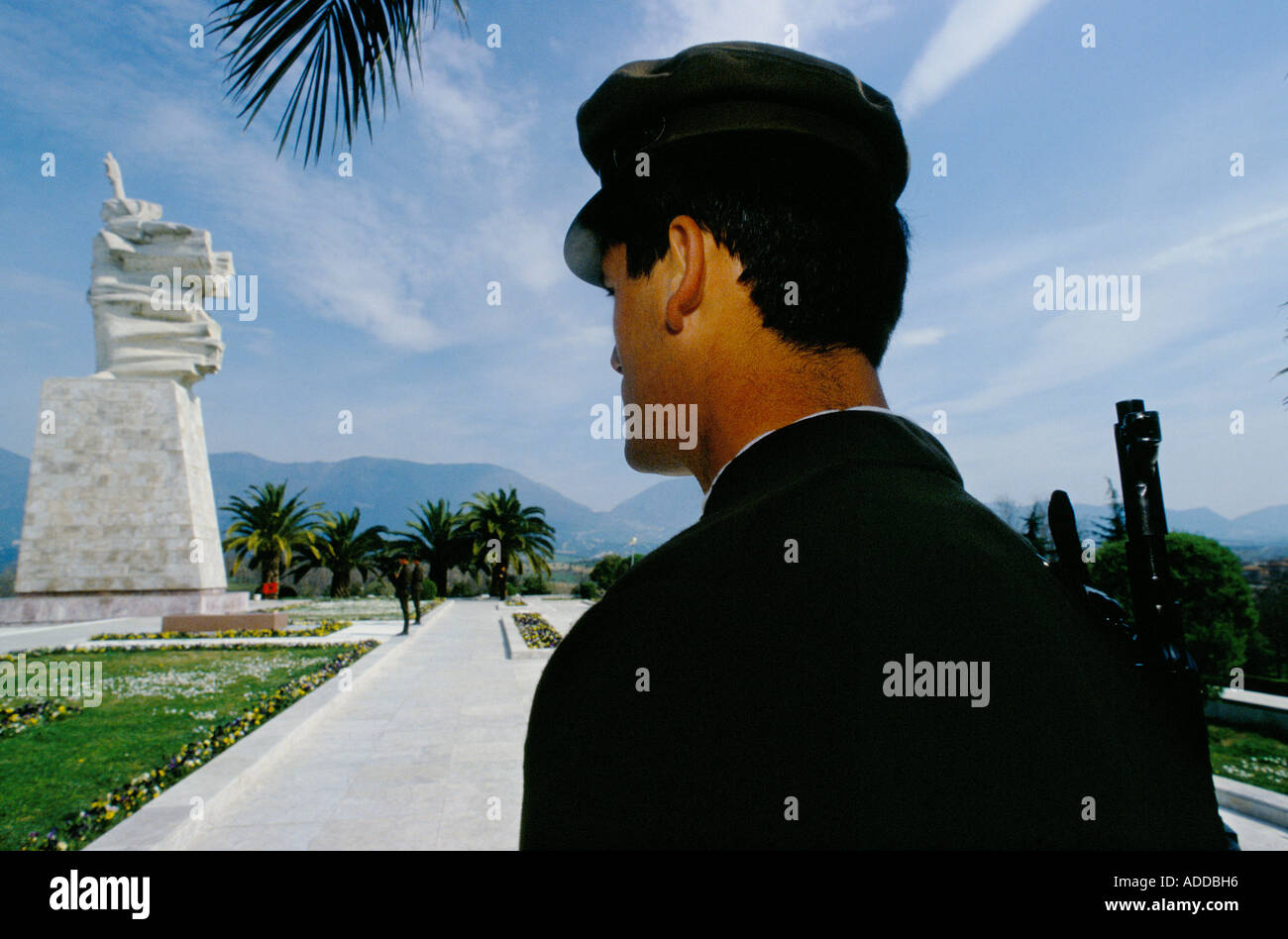 Albanien-Soldaten Wache am Tirana Partei Denkmal. Stockfoto