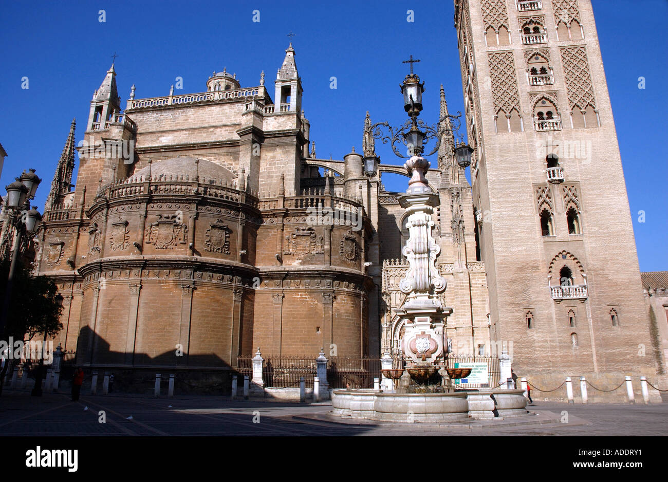 Blick auf die gotische Kathedrale von Sevilla-Sevilla Catedral & La Giralda Turm Andalusien Andalusien España Spanien Iberia Europa Stockfoto