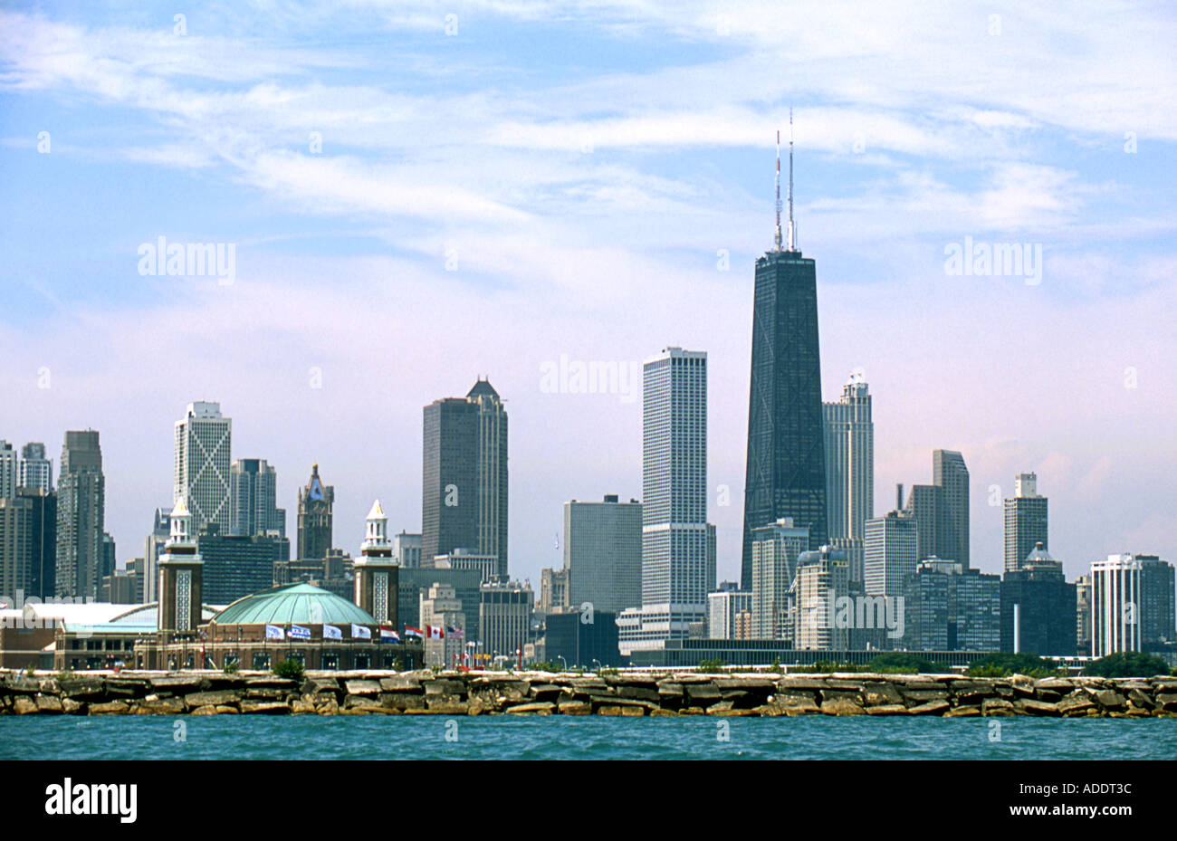 Chicago-s Navy Pier und Skyline Stockfoto
