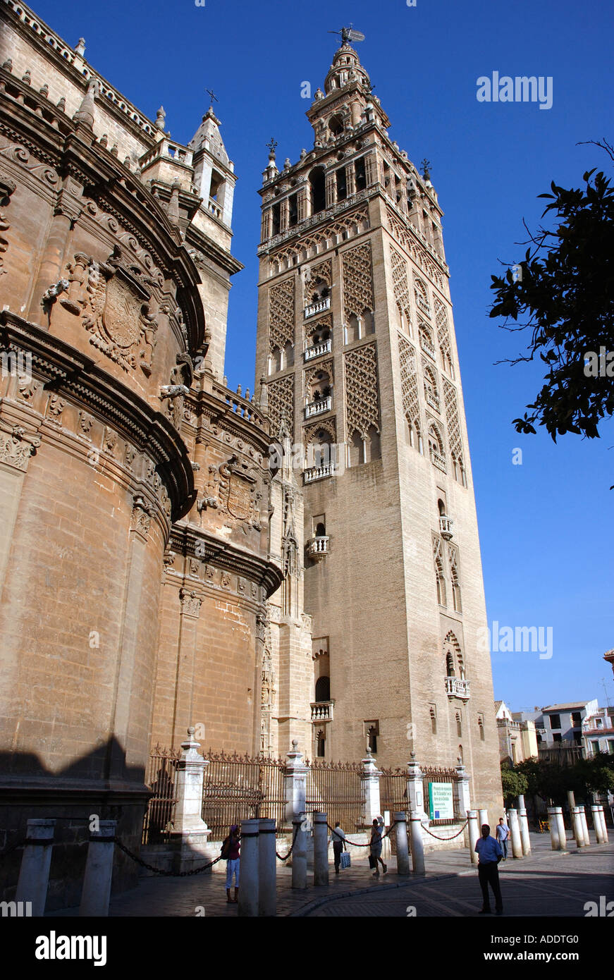 Blick auf die gotische Kathedrale von Sevilla-Sevilla Catedral & La Giralda Turm Andalusien Andalusien España Spanien Iberia Europa Stockfoto