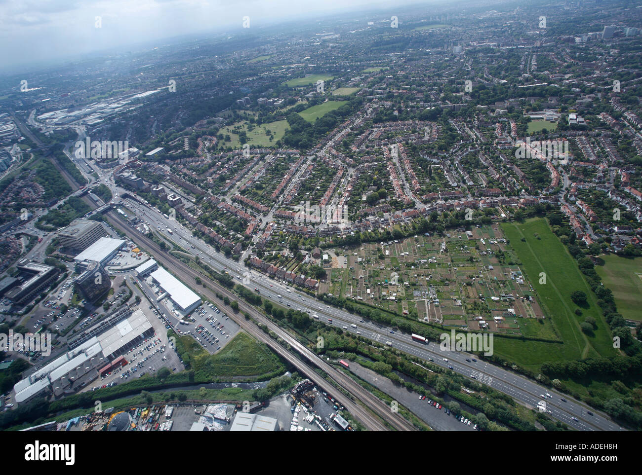 A40 Autobahn Luftaufnahmen der Ealing Northolt und Wembley. West-London. England. Stockfoto