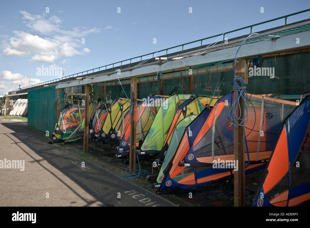 WINDSURF-SEGEL-STORE Stockfoto