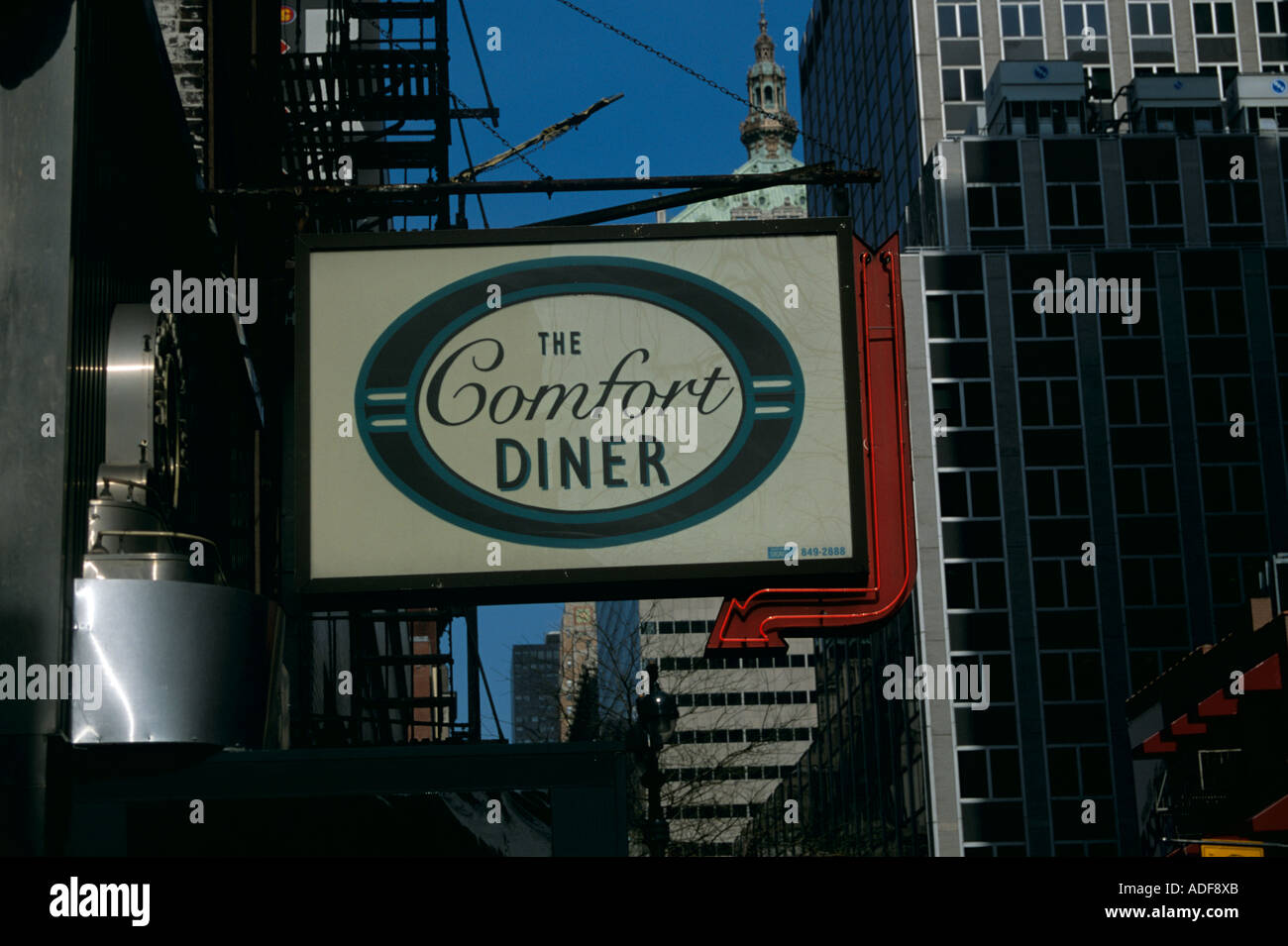 Typisches American Diner Schild, in New York, USA. Die Komfort-Diner ist auf 214 E. 45th Street. Stockfoto