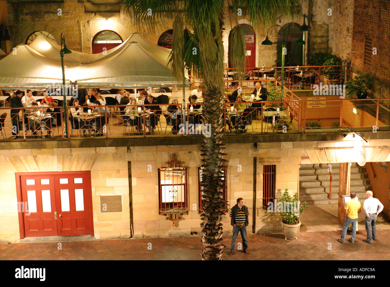 Open-Air-Restaurant Felsen-Sydney-Australien Stockfoto