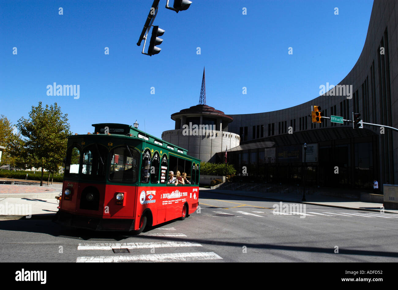 Country Music Hall Of Fame Museum Nashville Tennessee USA rot Trolley-bus Stockfoto