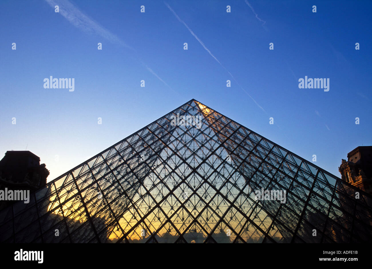 Frankreich Paris der Louvre und die Pyramide von I M Pei Stockfoto