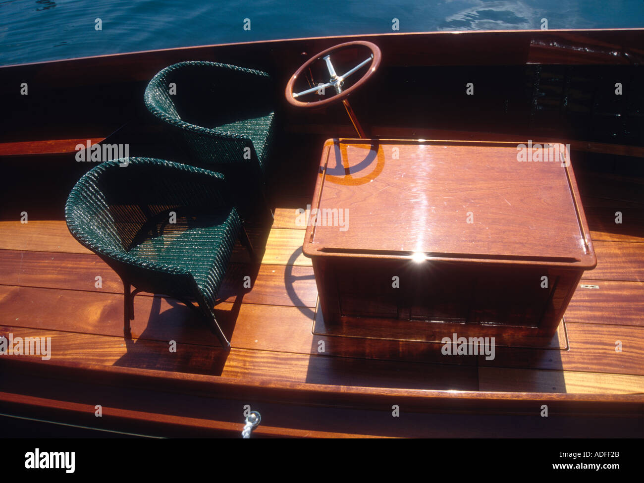 Der restaurierte 27 Fuß 1930er Jahre Thames Conservancy starten Rupert Vallings auf der Themse in Henley in Oxfordshire, England UK Stockfoto