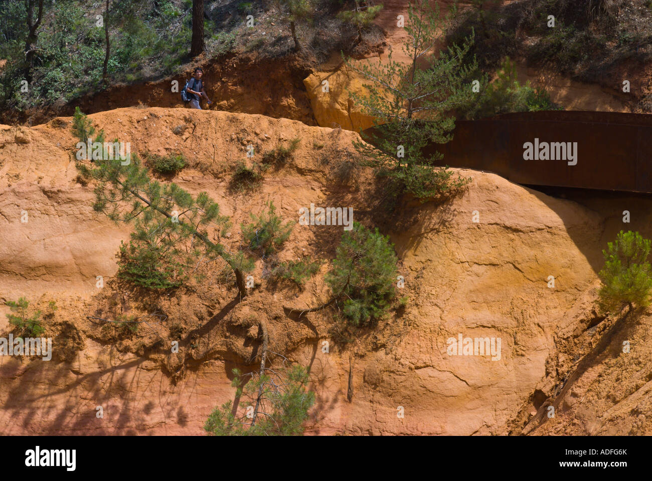 Roussillon Luberon Provence Frankreich roten Rock Hill Dorf Sentier des Ocres oder Ocker Trail Stockfoto