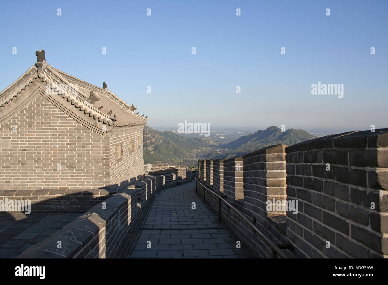 Gehweg auf der chinesischen Mauer in der Nähe von Peking Stockfoto