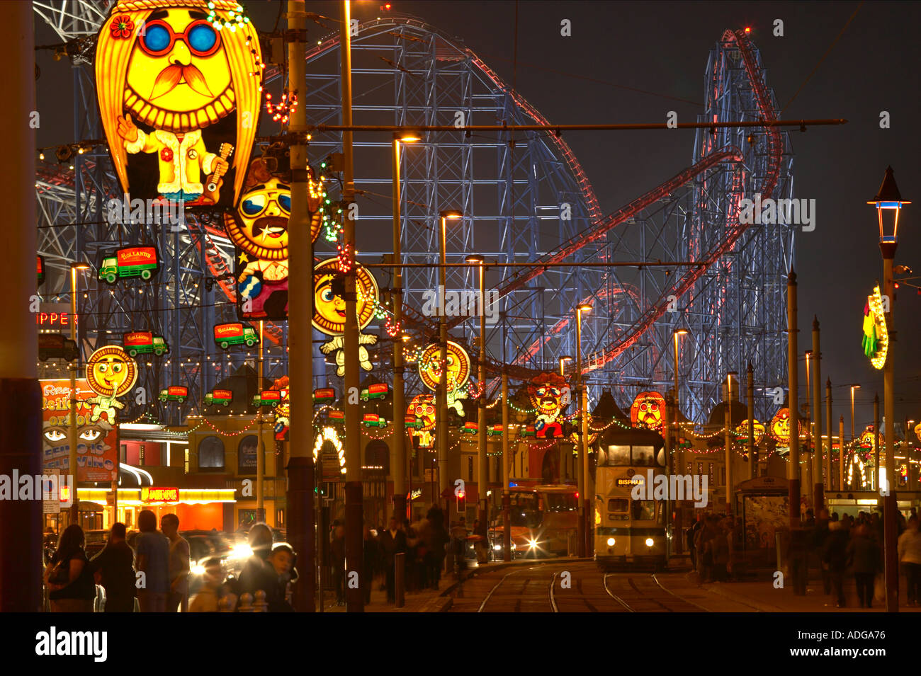 Blackpool Ablichtungen mit den Big One Pepsi Max big Dipper auf Vergnügen Strand Lancashire Stockfoto