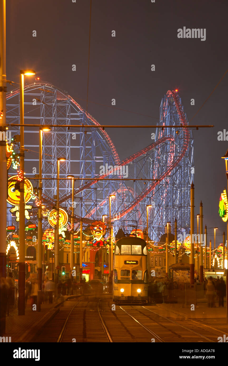 Blackpool Ablichtungen mit den Big One Pepsi Max big Dipper auf Vergnügen Strand Lancashire Stockfoto
