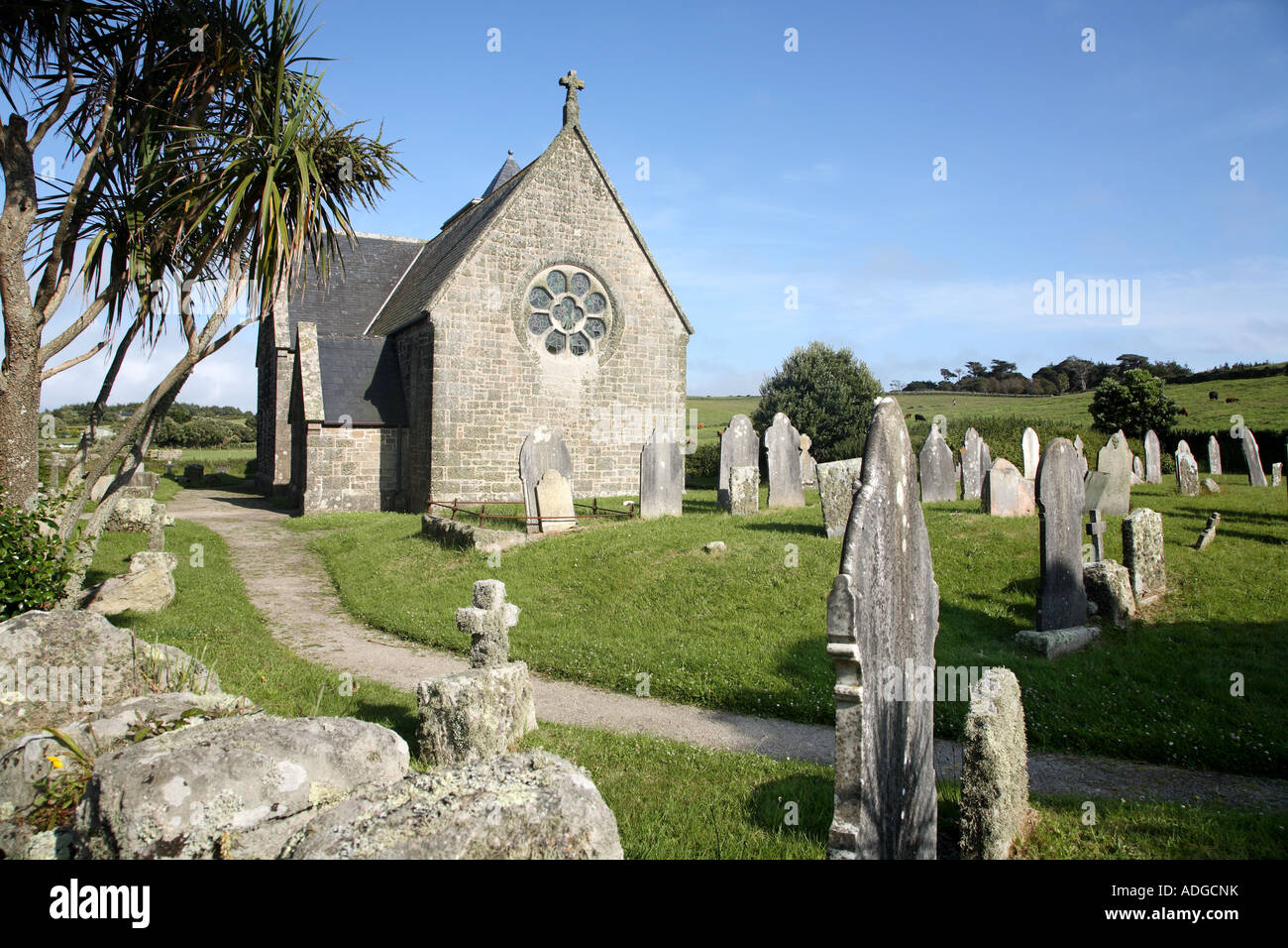 St. Nicholas Church und Alter Friedhof in Tresco, Isles of Scilly, Cornwall England UK Stockfoto