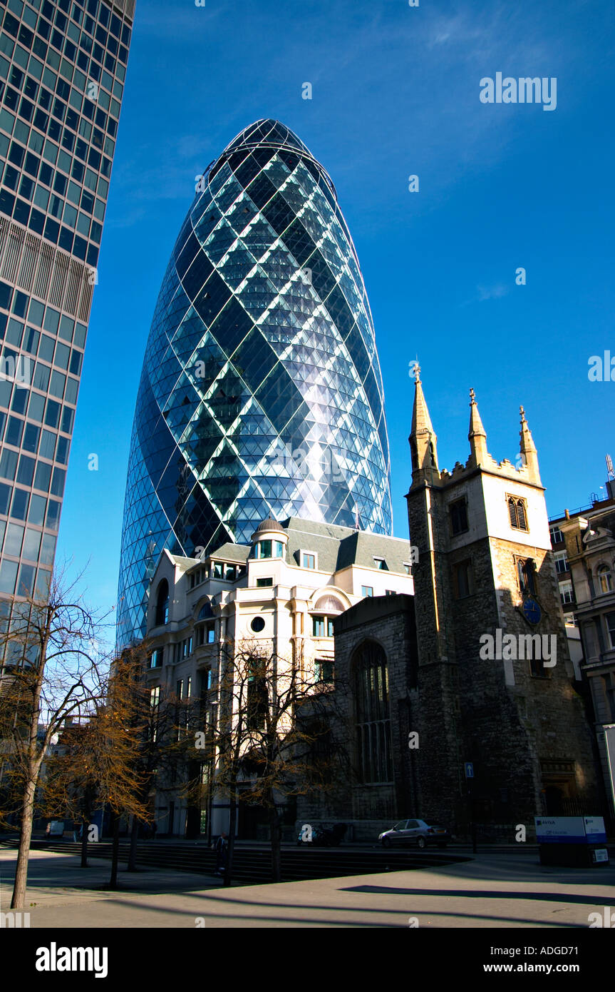 30 St Mary Axe Swiss Re Gherkin Wolkenkratzer Tower in London England UK Stockfoto