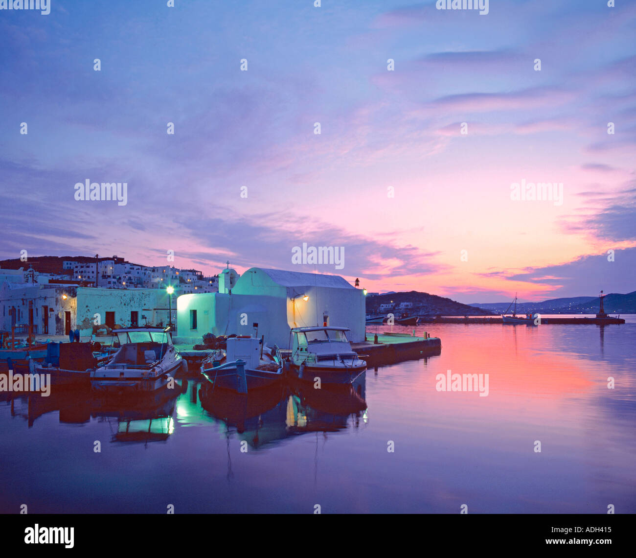GRE Cycladen Paros Noussa Hafen bei Sonnenuntergang Stockfoto