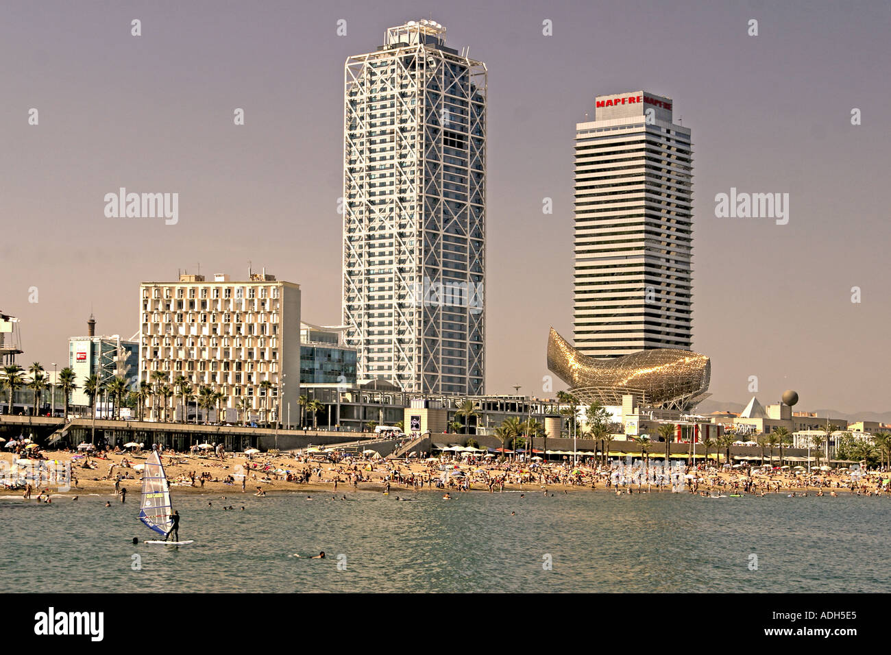 Barcelona Passeig Maritim Playa Frank Gehry buidling Stockfoto