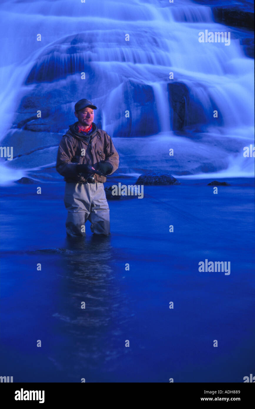 Fischer-Porträt in der Nähe von Wasserfall PWS Alaska Stockfoto