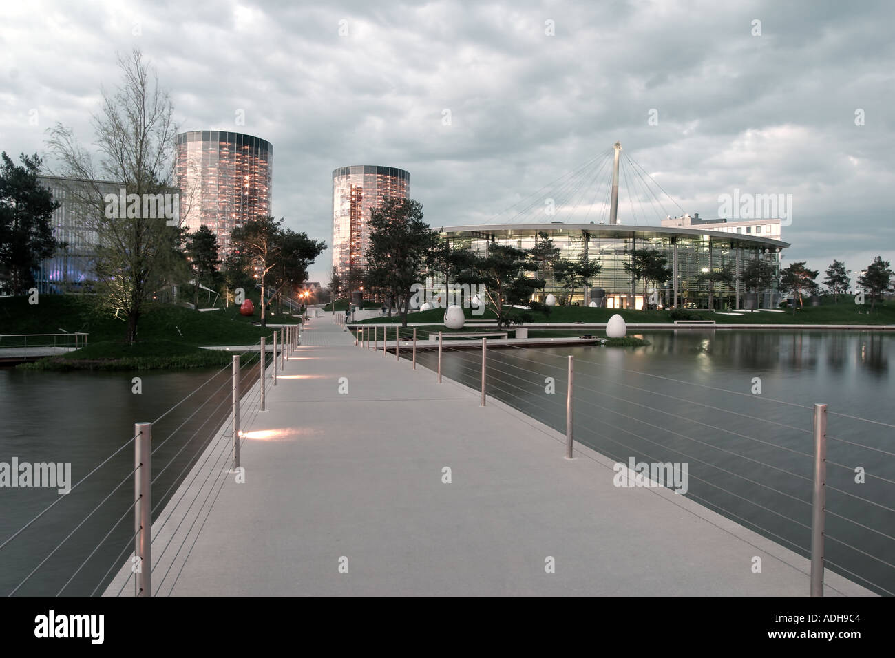 Deutschland Wolfsburg Autostadt-Autostadt der Volkswagen AG Twilight Stockfoto