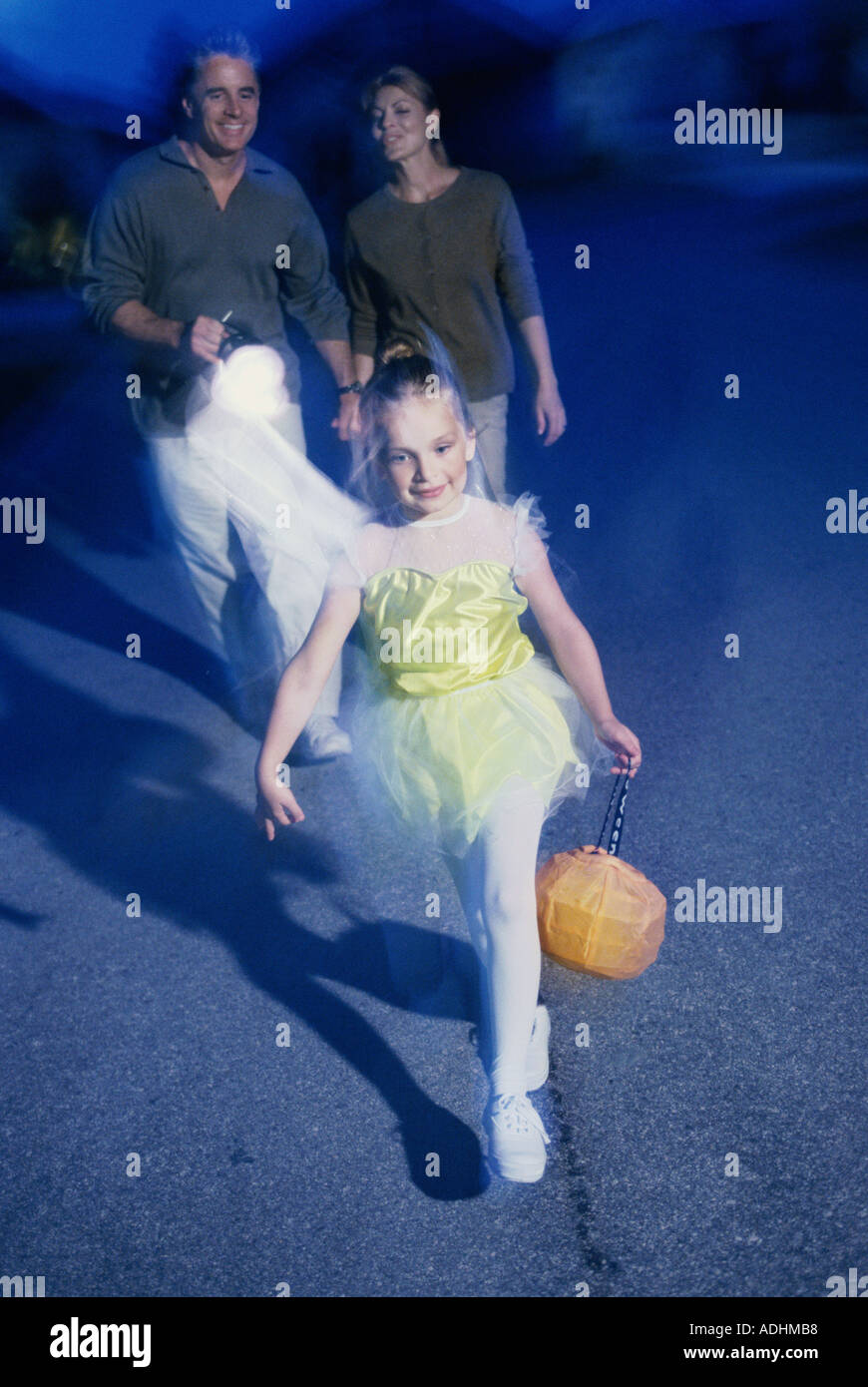 Mädchen-Süßes oder Saures zu Halloween Stockfoto