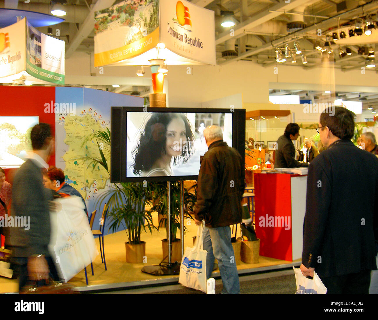Die jährliche Berlin International Travel Fair Messe Tourismus Industrie Handel Messestände Ausstellungsdisplays Stockfoto