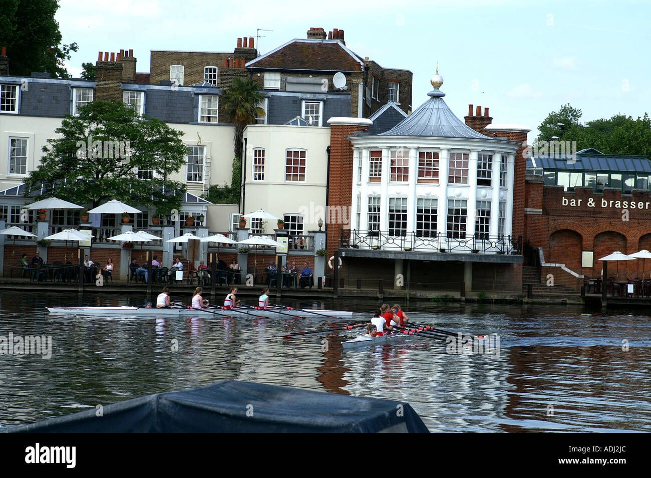 Damen Vierer ohne Vieren in Hampton Court Fluss Themse London England Stockfoto