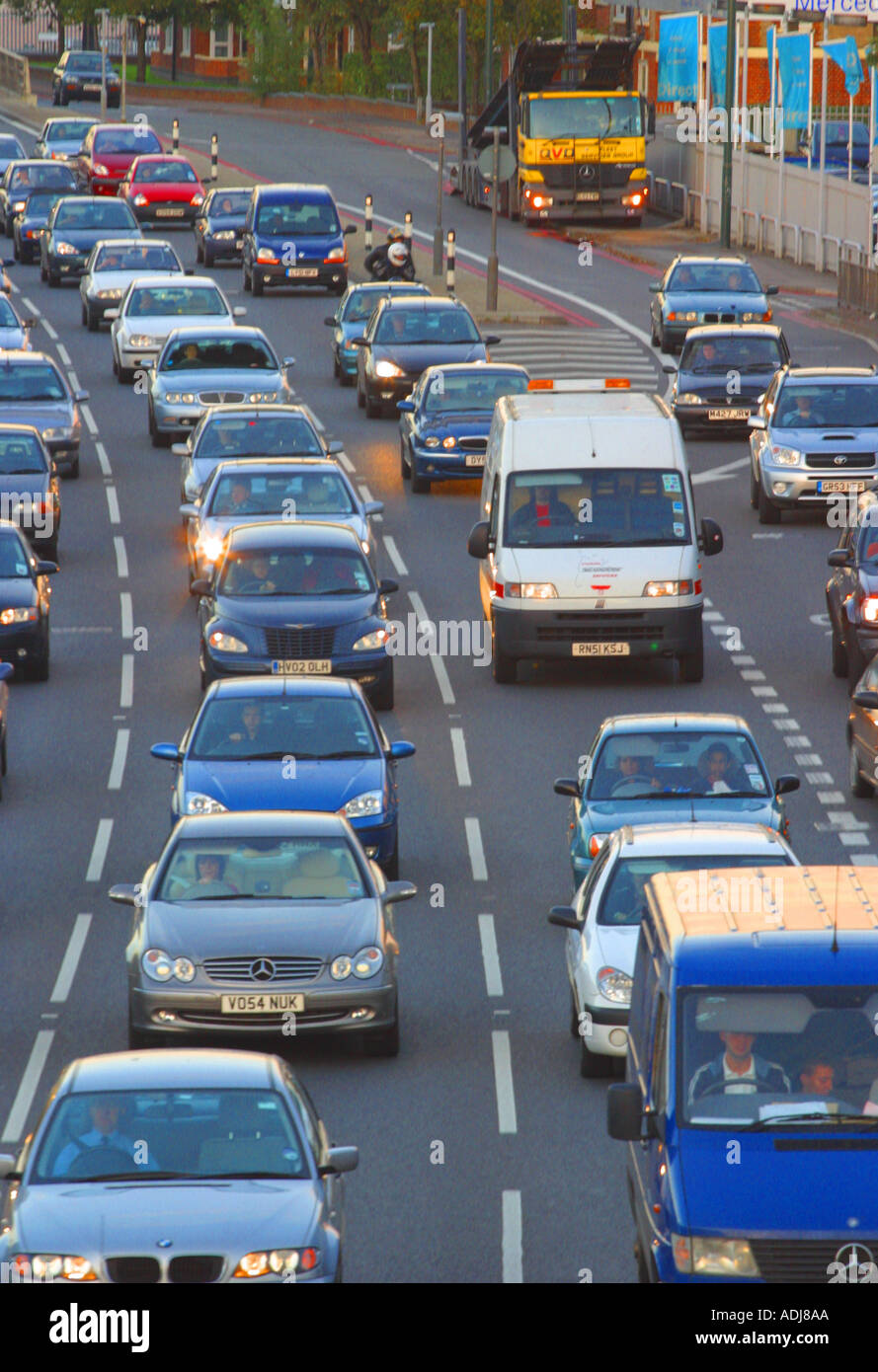Rush Hour Pendler Auto Staus auf der Hauptstraße in London Stockfoto