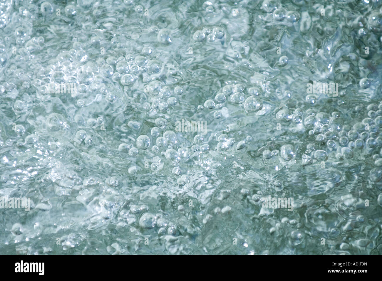 Luftblasen im Wasser, full-Frame, Nahaufnahme Stockfoto