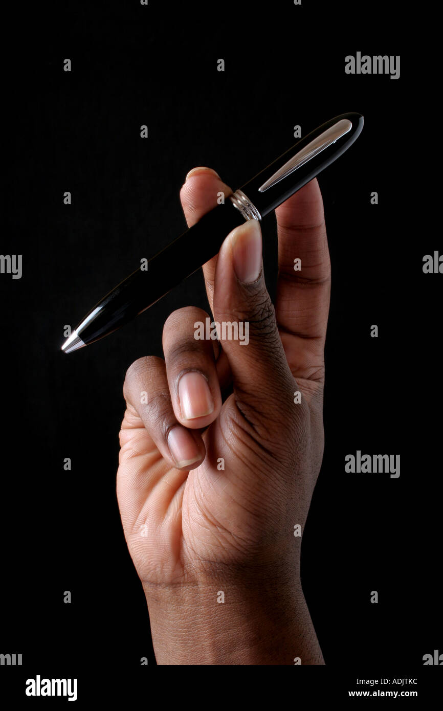 Hand hält einen Stift Stockfoto