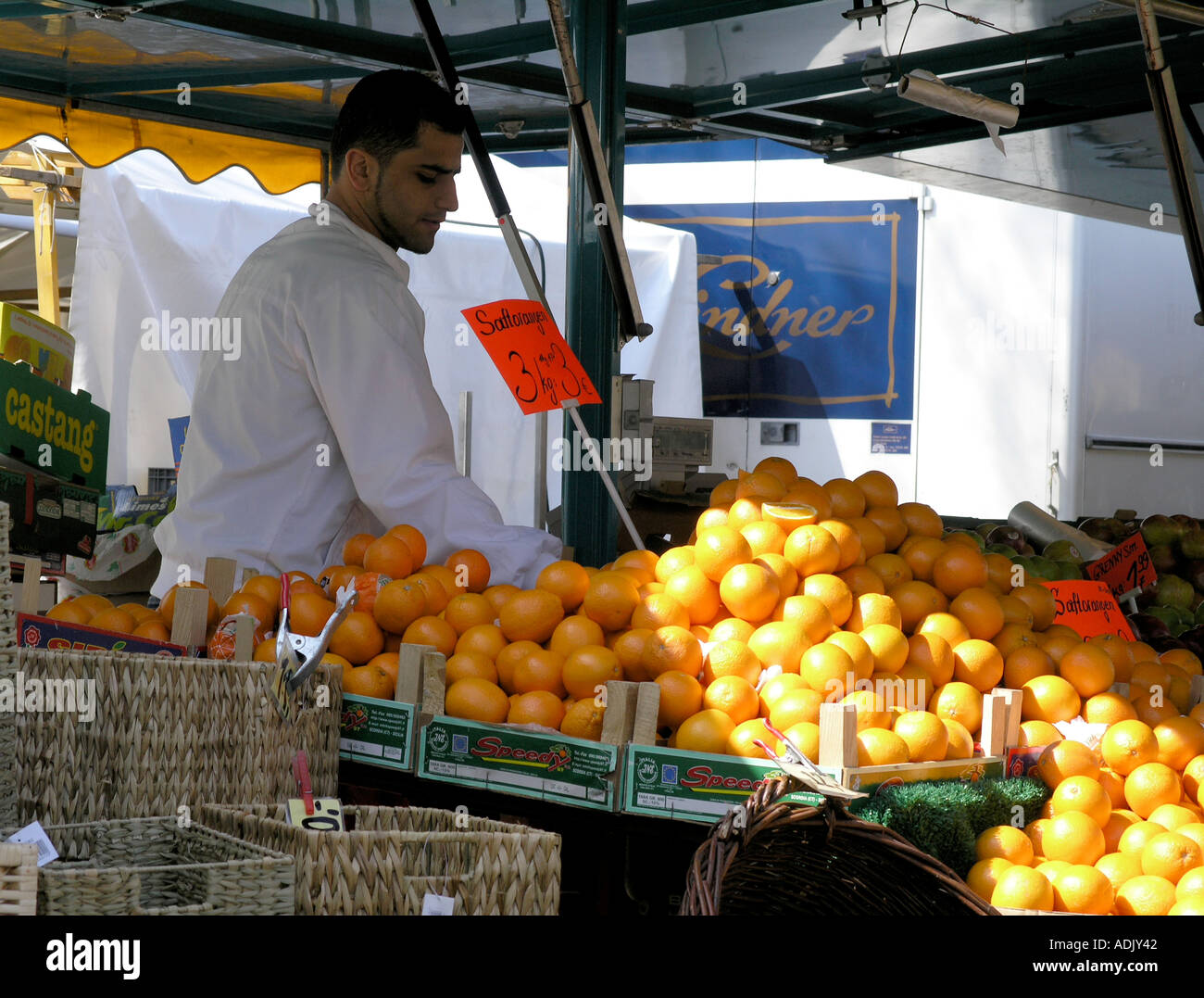 Orangen zum Verkauf auf Markt in Berlin-Deutschland Stockfoto