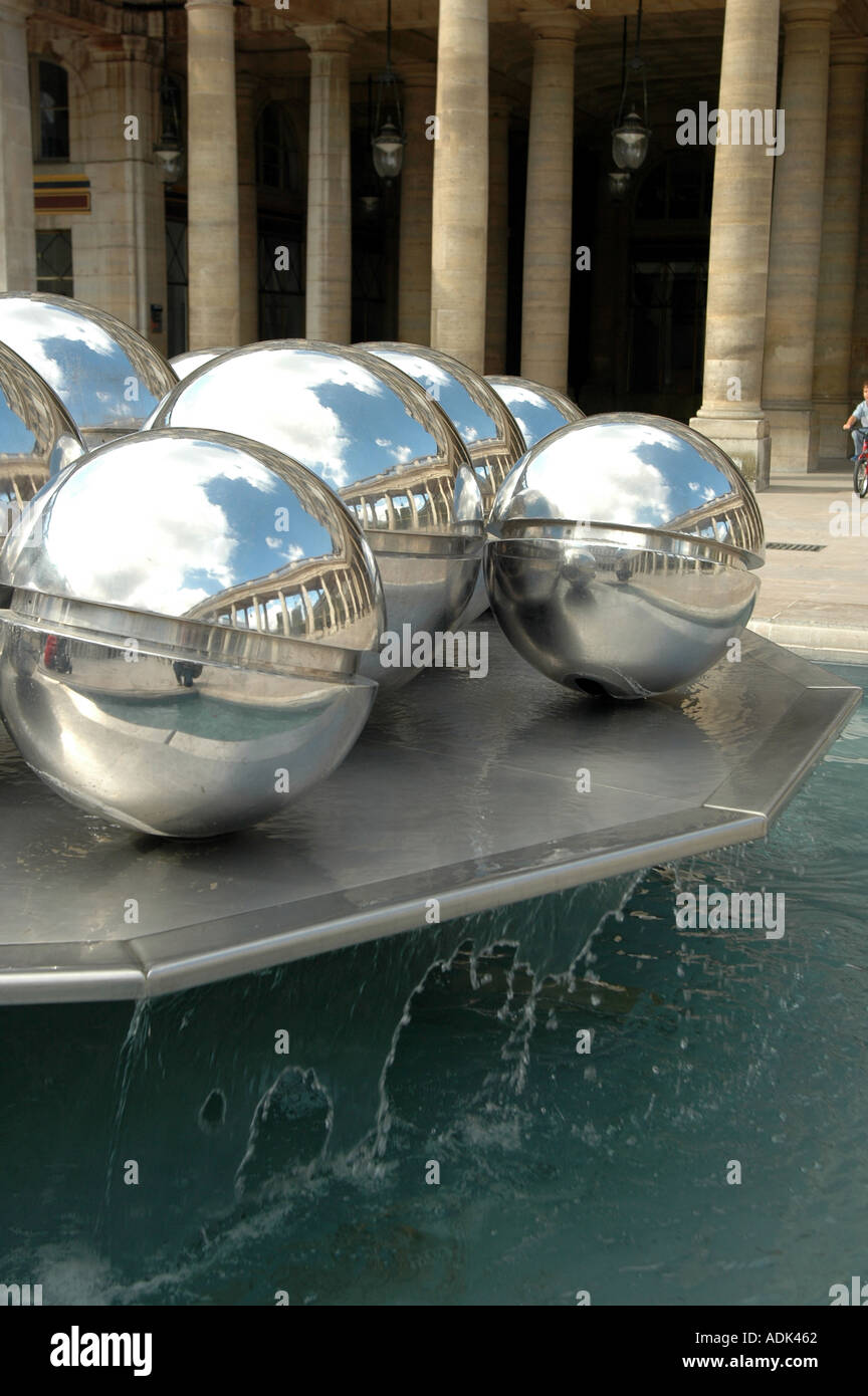 MODERNE SKULPTUR PARIS FRANKREICH PH DAN WHITE Stockfoto