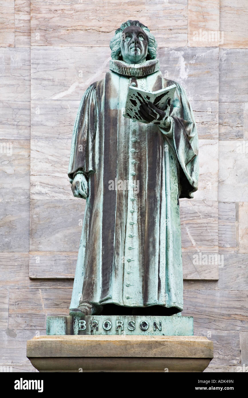 Statue von Bischof Hans Adolph Brorson, 16941764, außerhalb Frederik