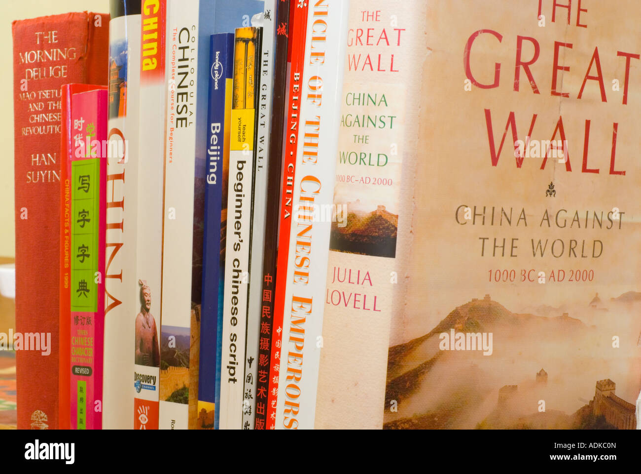 Auswahl an Büchern über China und die chinesische Sprache Stockfoto