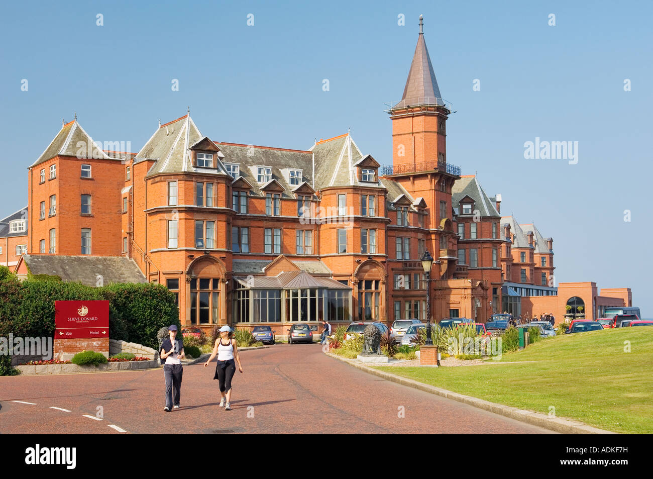 Der viktorianischen Zeit Slieve Donard Hotel, Newcastle, neben der Weltklasse Royal County Down-Golfplatz, Irland. Stockfoto