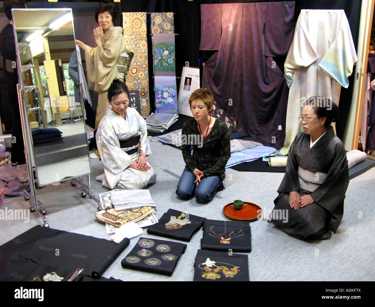 Tokyo Ginza Kimono Shop Frau Mode Frauen Japan japanische Stockfoto