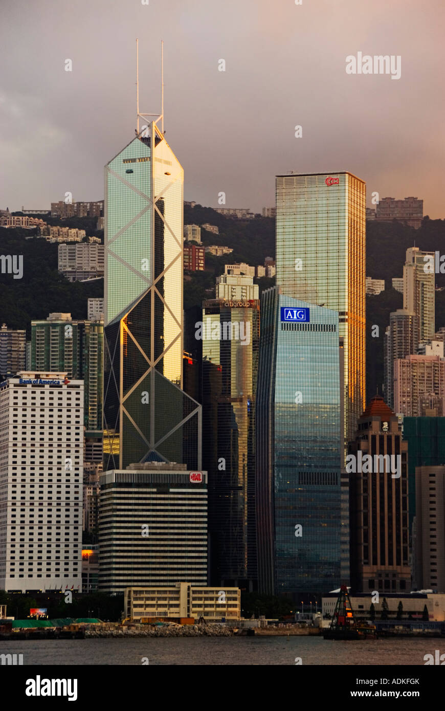 "Hong Kong Skyline bei Sonnenuntergang. Zentrale Geschäfts- und Bankenviertel. " Stockfoto