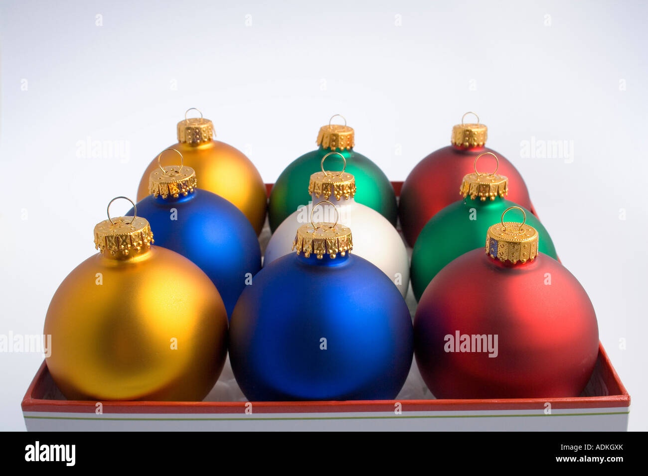 Entsättigt Birne Christbaumschmuck in Happy Holidays-Box-Studio-Porträt Stockfoto