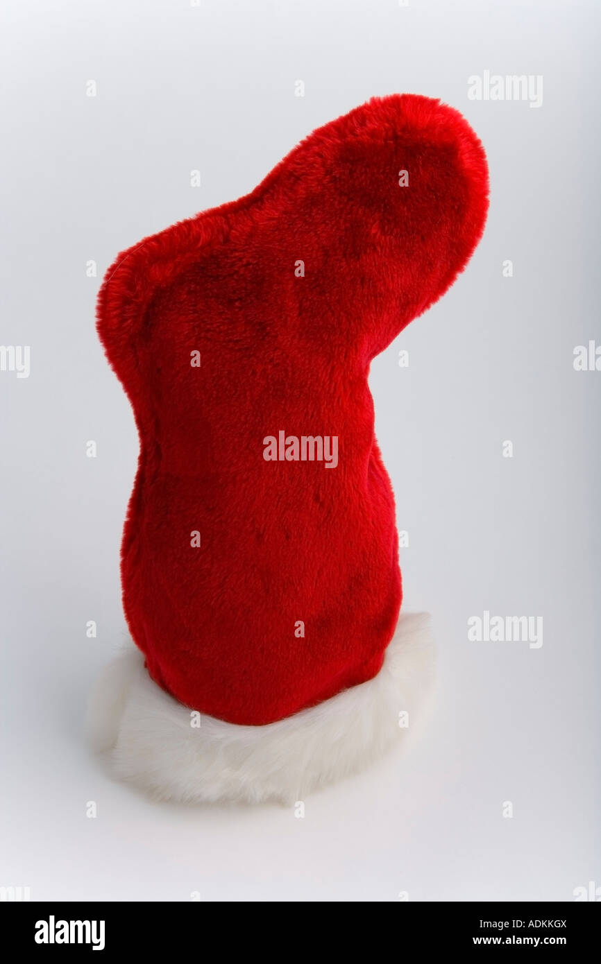 Nahaufnahme eines roten Weihnachtsstrumpf gefüllt und dicken weißen trim kopfüber auf weißem Hintergrund Studioportrait Stockfoto