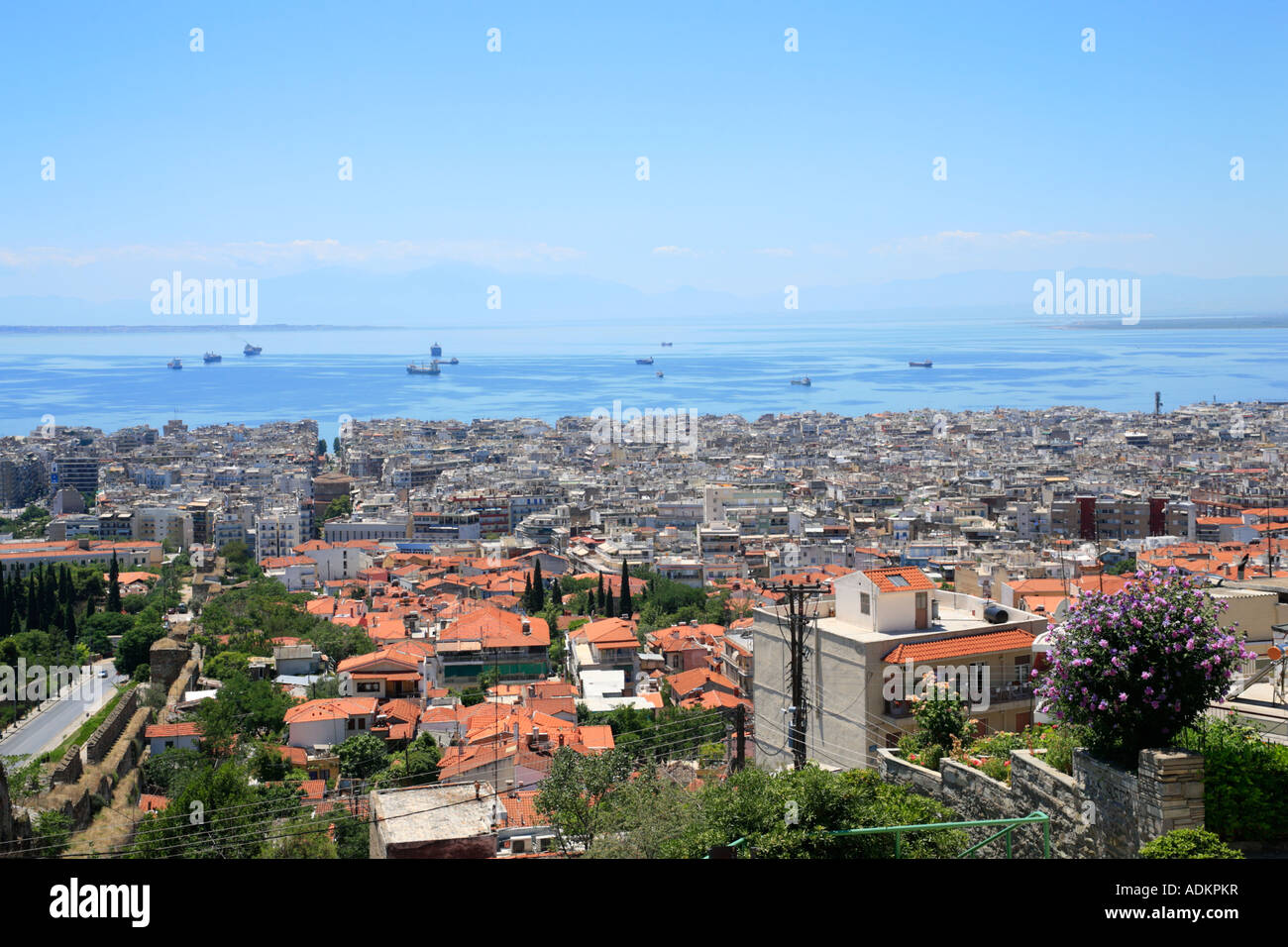 Panoramablick von Saloniki in Griechenland mit nur sichtbar in der Bucht Olymp Stockfoto