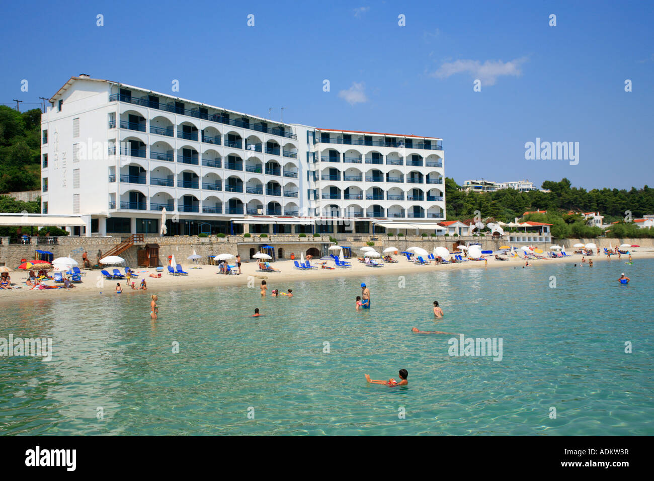 Strand von Kalithea neben Ammon Zeus Hotel auf der Halbinsel Kassandra auf der Halbinsel Chalkidiki in Griechenland Stockfoto