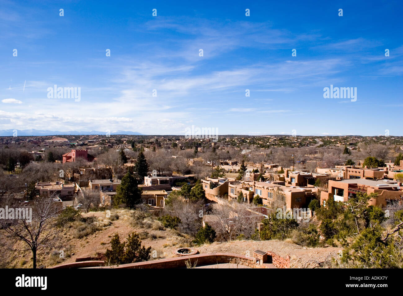 Ein Blick über Santa Fe von einem Aussichtspunkt Stockfoto