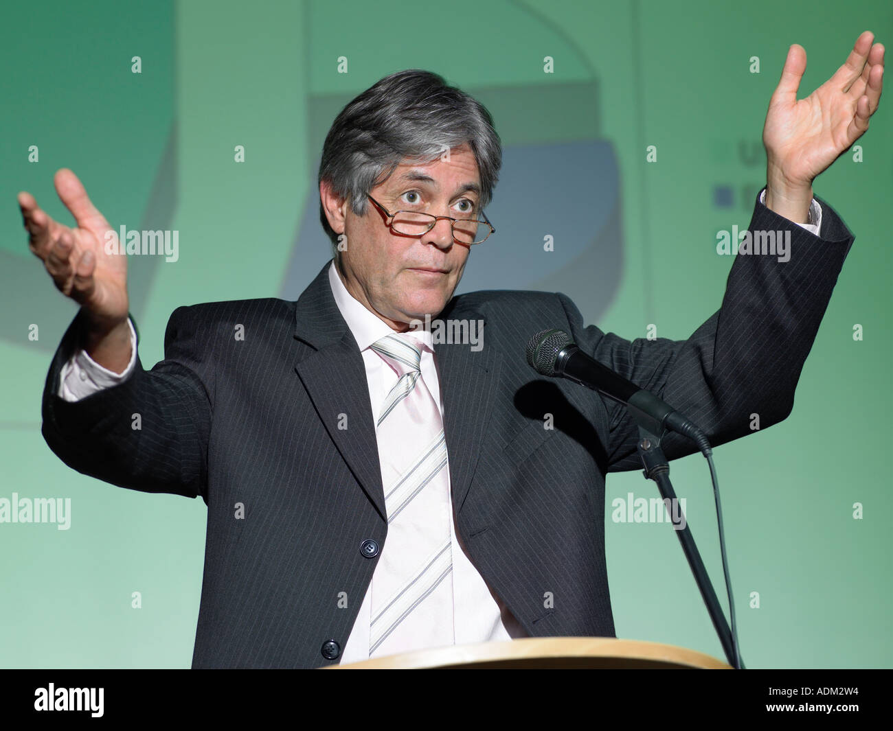 Geschäftsmann hält eine Rede Stockfoto