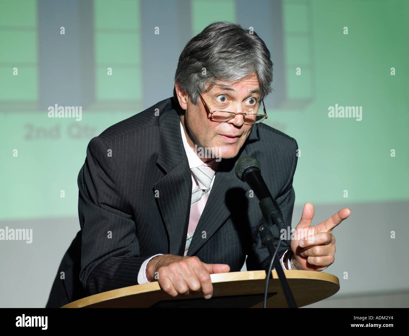 Geschäftsmann hält eine Rede Stockfoto