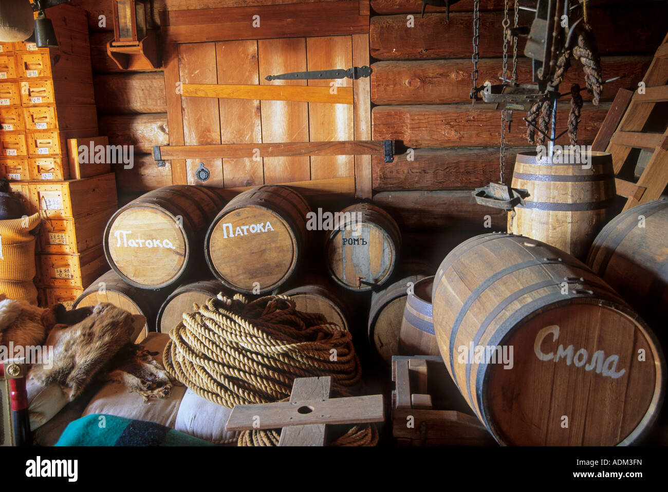 Der Kellerraum im Kustov House Fort Ross State Historic Park, Kalifornien, USA Stockfoto